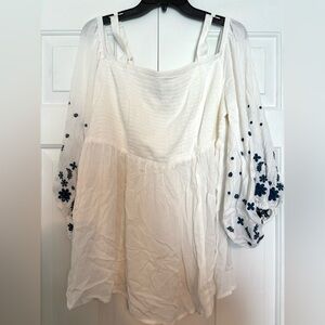 Torrid White Textured Cold Shoulder Top